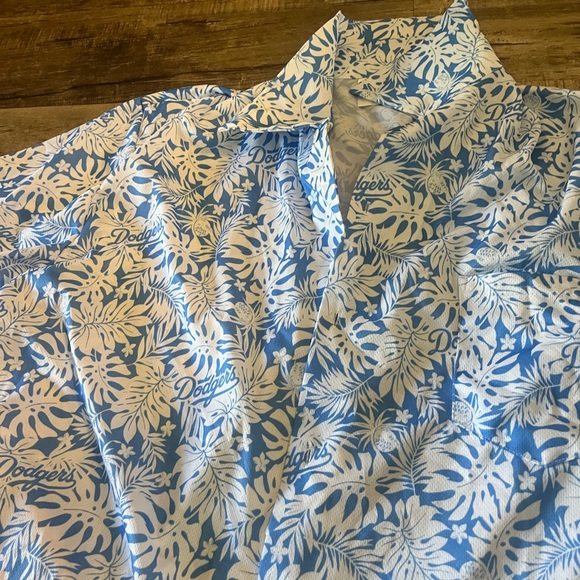 COPY - Dodger shirt - Picture 2 of 9